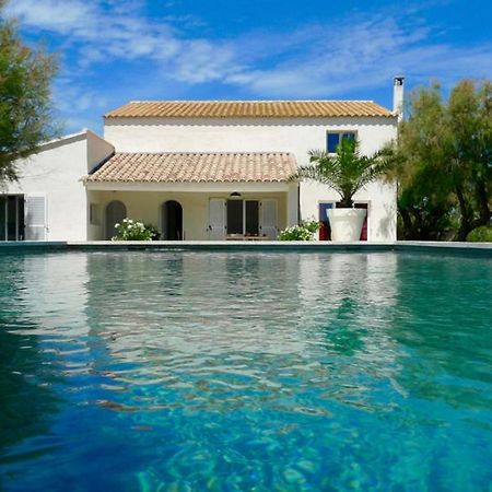 Mas Des Cabidoules Bed & Breakfast Saintes-Maries-de-la-Mer Bagian luar foto